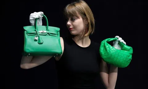 Chuyện gì đang xảy ra khi ngay cả giới thượng lưu cũng phải “thắt lưng buộc bụng” với hàng hiệu?