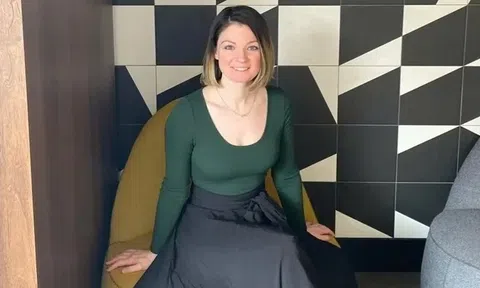 Bên trong phòng VIP giới thượng lưu tại CLB thoát y Mỹ: Những bí mật không ai ngờ tới