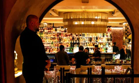 Thế giới riêng của giới siêu giàu: Nơi chân chạm, món ăn và khoảng cách với thường dân