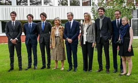 Ông chủ đế chế LVMH rèn giũa người kế nghiệp như thế nào?