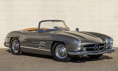 Chiêm ngưỡng chiếc Mercedes Roadster 1960 được đấu giá hơn 1 triệu đô