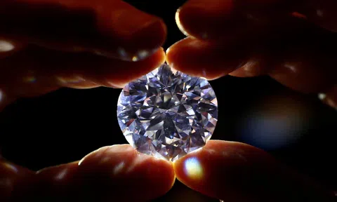 Bí mật khiến viên kim cương cùng trọng lượng lại tạo cảm giác thị giác chênh lệch đến 25%