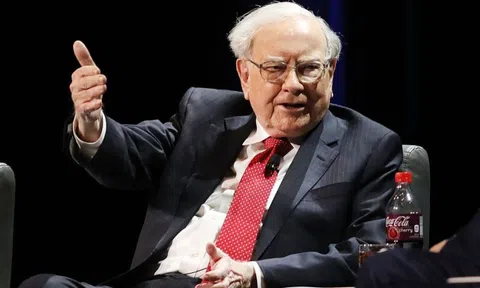 Tỷ phú Warren Buffett nói thẳng 4 sai lầm người nghèo phải dùng cả đời để chiêm nghiệm, trong khi người giàu vẫn âm thầm làm mỗi ngày