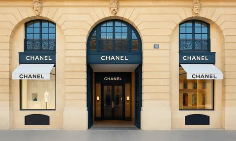 Bán túi xa xỉ chỉ là bề nổi, Chanel âm thầm "nuốt" đất vàng khắp thế giới suốt 1 thập kỷ