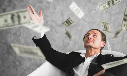 Phục vụ lâu năm cho khách VIP, tôi bất ngờ phát hiện nhiều bí mật chấn động về giới nhà giàu