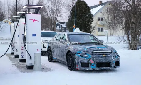 Vì sao Ferrari tiếp tục trì hoãn kế hoạch ra mắt siêu xe điện?