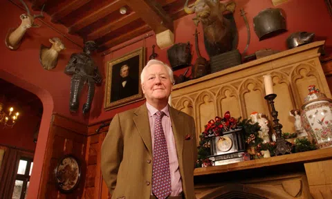 Quý tộc 79 tuổi đưa ra tiêu chí tuyển vợ gây sốc: Phải trẻ hơn 30 tuổi, sinh được 2 con trai và không tuyển vợ từ các nước bắt đầu bằng chữ I