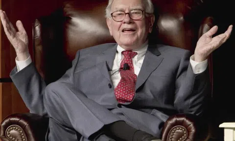 Warren Buffett chính thức rời ghế CEO: Vì sao ông lại chọn thời điểm này?