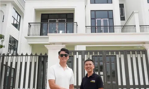 Choáng ngợp biệt thự mới của Thành Chung: Tuyển thủ Việt Nam tậu tổ ấm 3 tầng, sân thượng hoành tráng ở Hà Nội