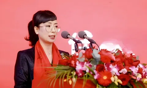 Nữ doanh nhân tỷ phú lừng danh bất ngờ sụp đổ giữa đỉnh cao sự nghiệp