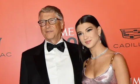 Tỷ phú Bill Gates đi làm nhân viên chăm sóc khách hàng cho startup của con gái
