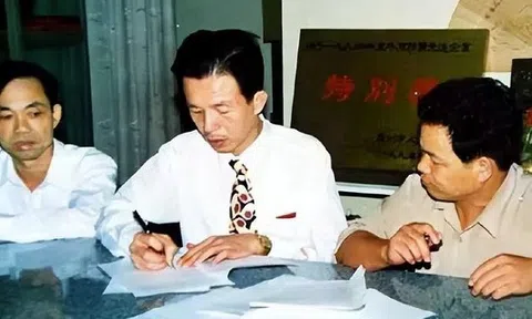 Từ cậu bé ngủ trên sàn nhà thờ họ đến tỷ phú, tất cả nhờ một món hàng lạ đời