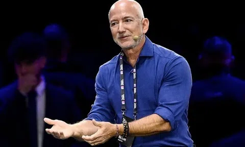 Tỷ phú Jeff Bezos: Kỷ nguyên sống ngoài không gian đang đến và robot sẽ là người tiên phong