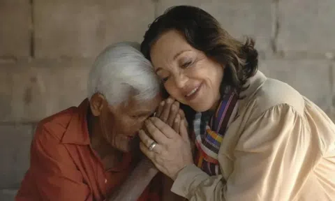 Ái nữ gia tộc trăm năm biến tổn thương thành tài sản, tái lập quyền lực tài chính