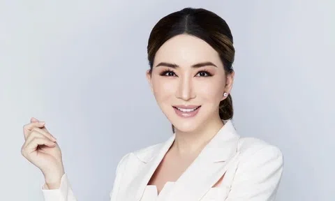 Nữ tỷ phú chuyển giới quyền lực thế nào trước khi bị phát lệnh bắt giữ?