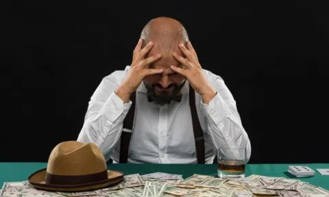 Triệu phú thừa nhận ‘xấu hổ vì quá giàu