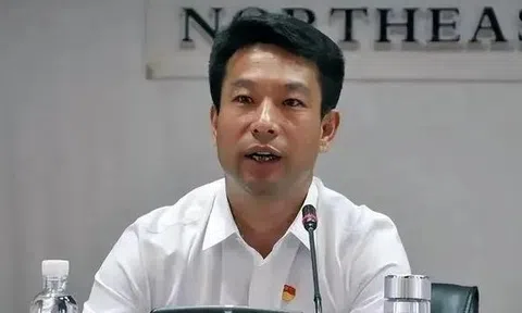 Chân dung tỷ phú “xếp tiền thành núi” thưởng Tết cho nhân viên