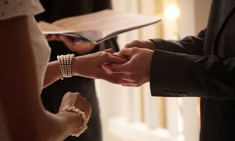 Hé lộ bữa tiệc kín giữa các thiếu gia giàu có và nghệ sĩ nổi tiếng