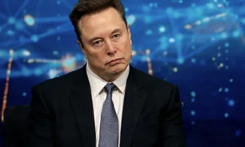 Tỷ Phú Elon Musk khẩu chiến gay gắt, đòi sa thải CEO hãng hàng không