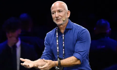 Tỷ phú Jeff Bezos cảnh báo AI và khủng hoảng RAM sẽ chấm dứt kỷ nguyên máy tính cá nhân