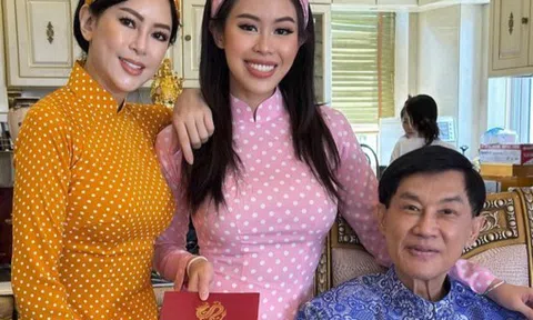 Choáng ngợp cảnh “dát vàng” bên trong biệt thự của tỷ phú Johnathan Hạnh Nguyễn