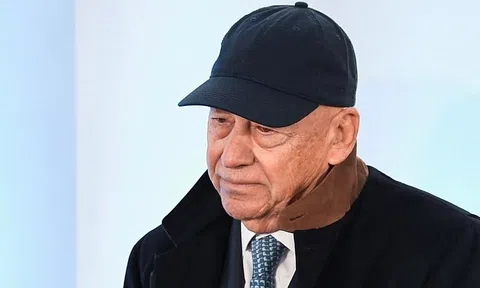 Giữa căng thẳng eo biển Hormuz, tỷ phú hàng hải vẫn “đặt cược” tàu qua tuyến dầu mỏ nóng nhất thế giới