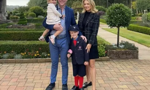 Tỷ phú Anh nuôi con kiểu nhà nghèo: bay giá rẻ, mặc đồ bình dân