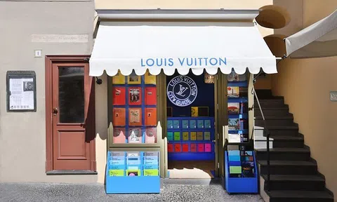 Có gì bên trong thư viện của các "ông lớn" Louis Vuitton, Saint Laurent, Gucci?