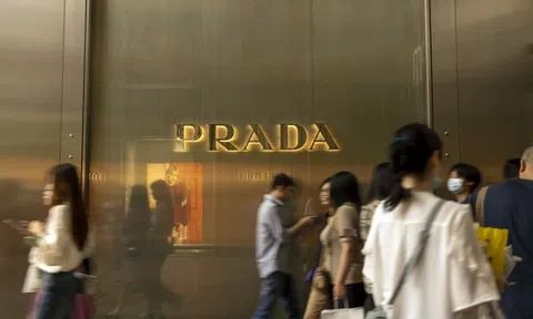 Mùa hè ế ẩm, đáng thất vọng của hai ông lớn thời trang Gucci, Prada