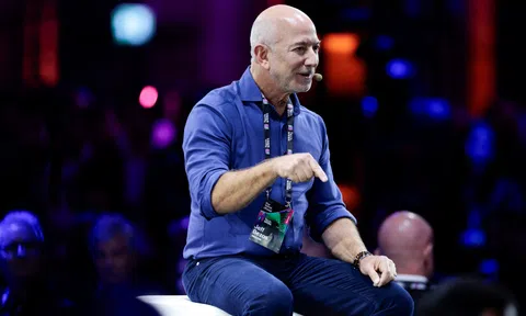 Lời khuyên của tỷ phú Jeff Bezos: 'Đừng bỏ học để trở thành Bill Gates'