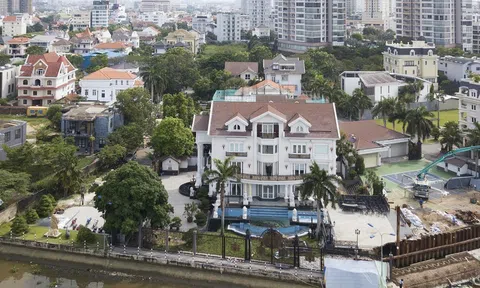 Chiêm ngưỡng biệt thự 3 mặt tiền của tỷ phú Johnathan Hạnh Nguyễn