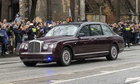 Bên trong chiếc xe triệu đô đắt thứ hai thế giới từng thuộc sở hữu của Nữ hoàng Elizabeth II