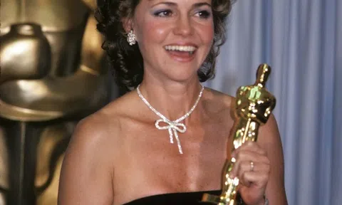 Chiêm ngưỡng 10 kiệt tác kim cương làm rạng danh thảm đỏ Oscar qua các thời kỳ