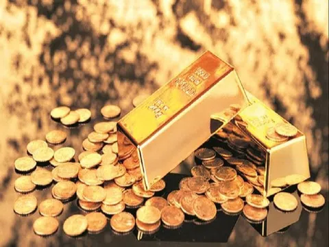 Giá vàng hôm nay 25-12: Thị trường Việt Nam giảm 50 nghìn đồng. Vàng thế giới neo ở mức cao hơn 1.810 USD/oz