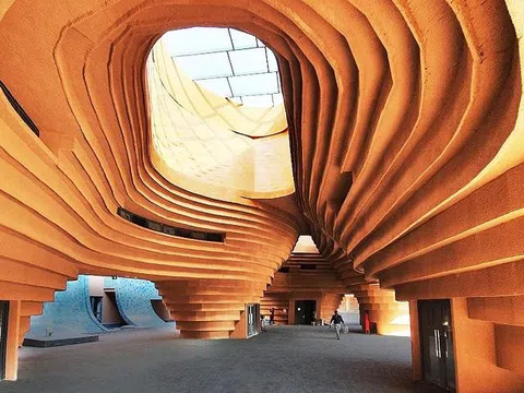 Sức hấp dẫn của Bảo tàng gốm Bát Tràng được tạo thành từ bảy vòng xoáy ốc khổng lồ tại Hà Nội