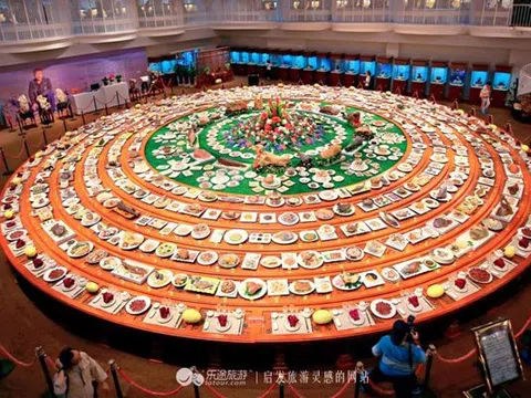 Chiêm ngưỡng bàn tiệc Mãn Hán bằng đá quý trị giá 2.310 tỷ đồng, tái hiện 1.088 món ăn trong đại yến tiệc của Hoàng đế Trung Hoa