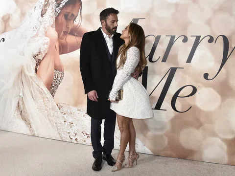 Ca sĩ Jennifer Lopez kết hôn với “người dơi” Ben Affleck sau nhiều "sóng gió"