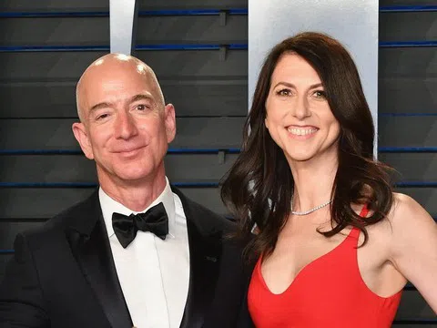 Tỷ phú Jeff Bezos khẳng định: Khó cho đi số tiền lớn một cách hiệu quả