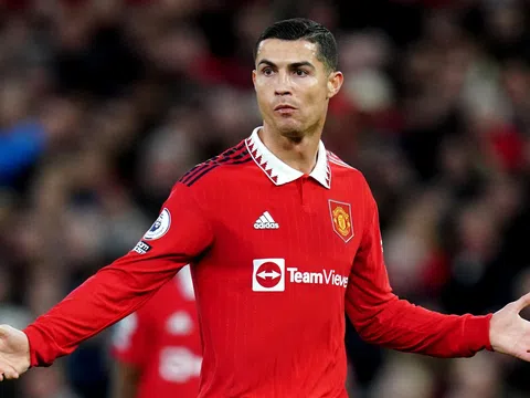 Ronaldo chấm dứt làm việc tại Manchester United và không nhận 19 triệu USD bồi thường hợp đồng