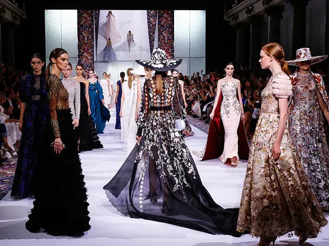 Haute Couture: Đỉnh cao nghệ thuật thời trang, giấc mơ xa xỉ của giới tinh hoa