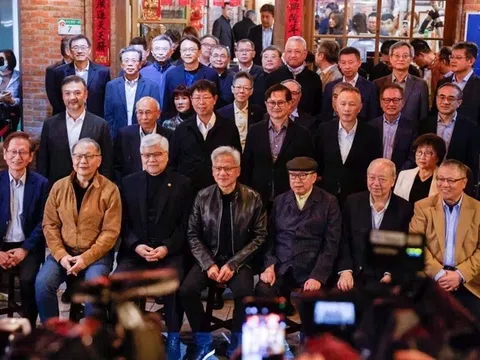 Nghệ thuật giao tiếp thượng lưu của CEO Nvidia tại những bữa tiệc tỷ USD