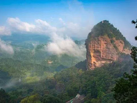 Ngọn núi "giàu có" nhất Trung Quốc: Khe núi chứa "kho báu" lộ thiên nhưng không ai dám lấy