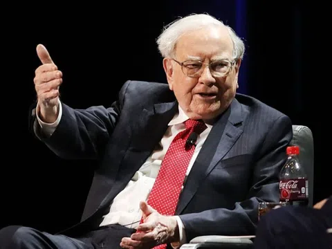 Tỷ phú Warren Buffett nói thẳng 4 sai lầm người nghèo phải dùng cả đời để chiêm nghiệm, trong khi người giàu vẫn âm thầm làm mỗi ngày