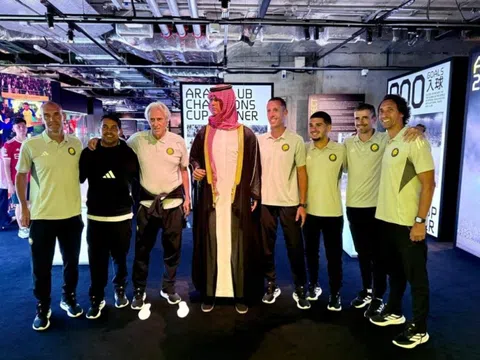 Du khách trầm trồ trước bảo tàng Ronaldo ở Hong Kong (Trung Quốc)