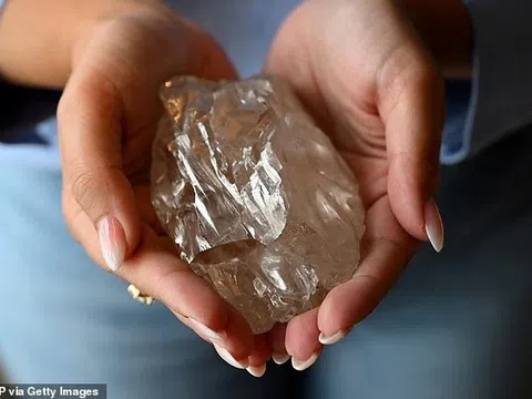 Phát hiện viên kim cương "khủng" hiếm nhất 100 năm qua