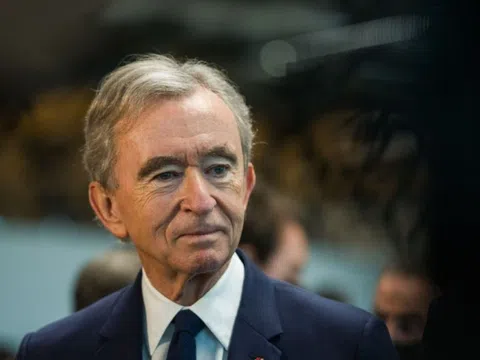 Một năm đầy biến động của tỷ phú hàng xa xỉ Pháp Bernard Arnault