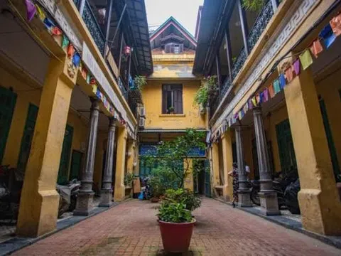 Bên trong biệt thự 800m2 của đại gia giàu nhất phố cổ Hà Nội xưa: Gỗ quý phủ kín mọi góc