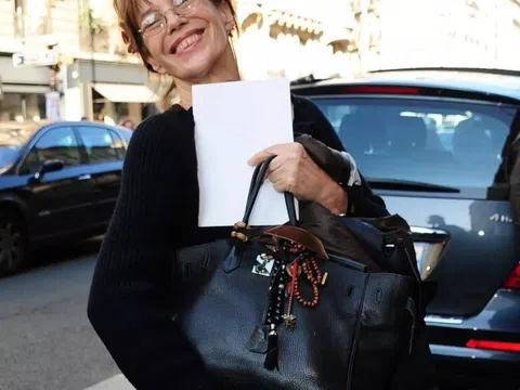 Sau nhiều năm tăng giá chóng mặt, túi Hermès bất ngờ giảm nhiệt, người giàu đã chán?