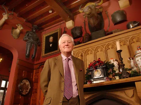 Quý tộc 79 tuổi đưa ra tiêu chí tuyển vợ gây sốc: Phải trẻ hơn 30 tuổi, sinh được 2 con trai và không tuyển vợ từ các nước bắt đầu bằng chữ I