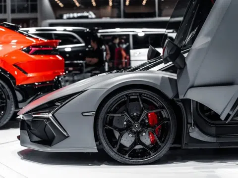 Nghịch lý điện hóa siêu xe: Vì sao Ferrari chọn "cách mạng", Lamborghini chọn "tiến hóa"?